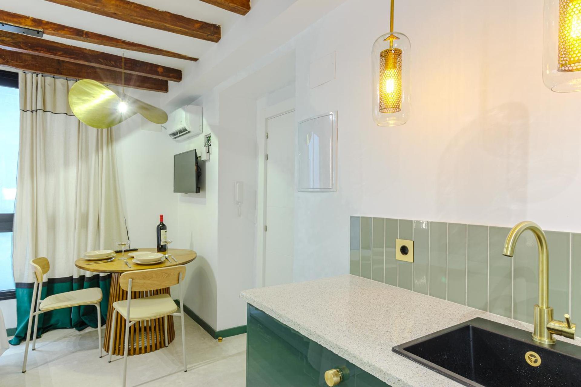 Refined And Practical Studio In Historic Center Of Alicante Luaran gambar