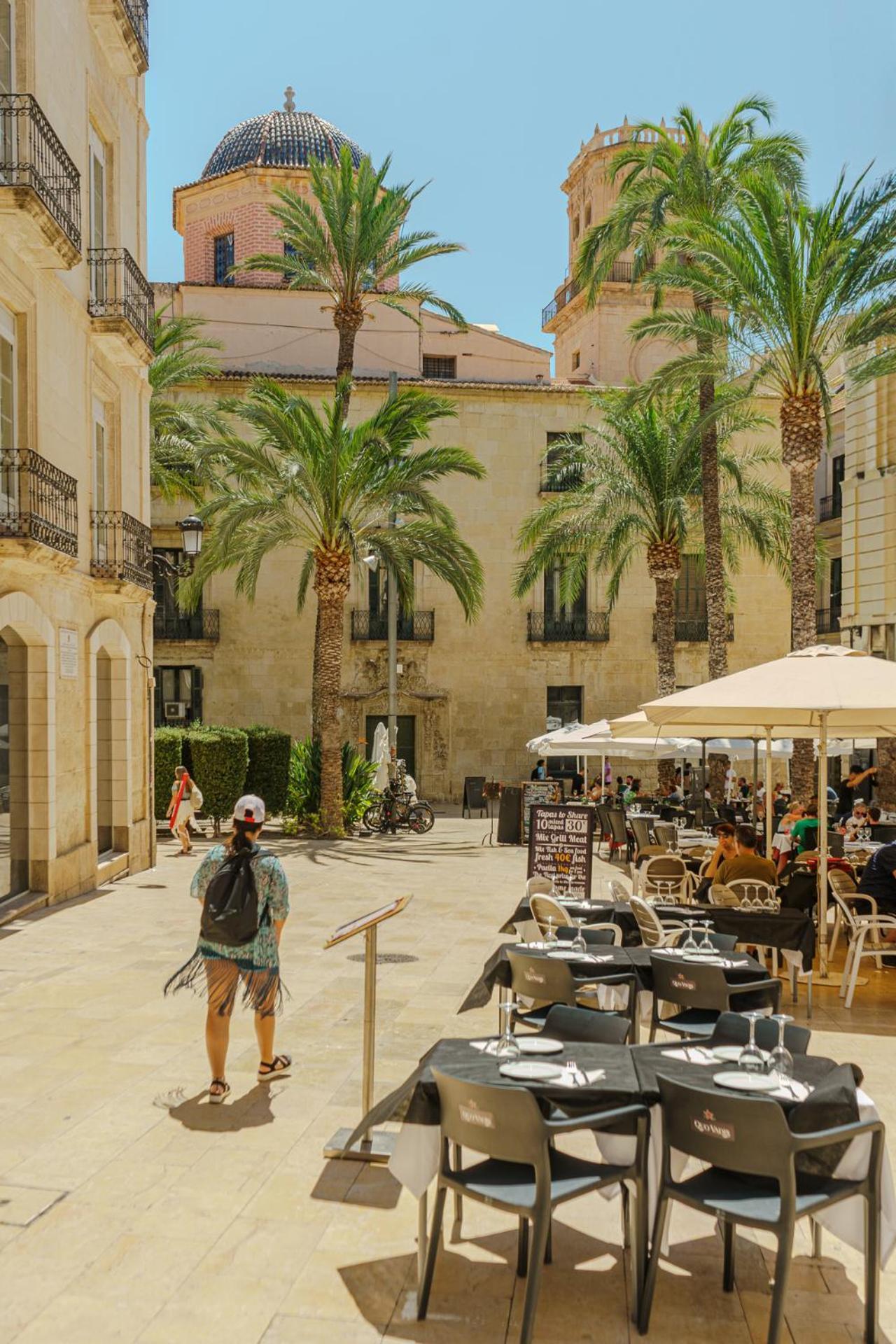 Refined And Practical Studio In Historic Center Of Alicante Luaran gambar