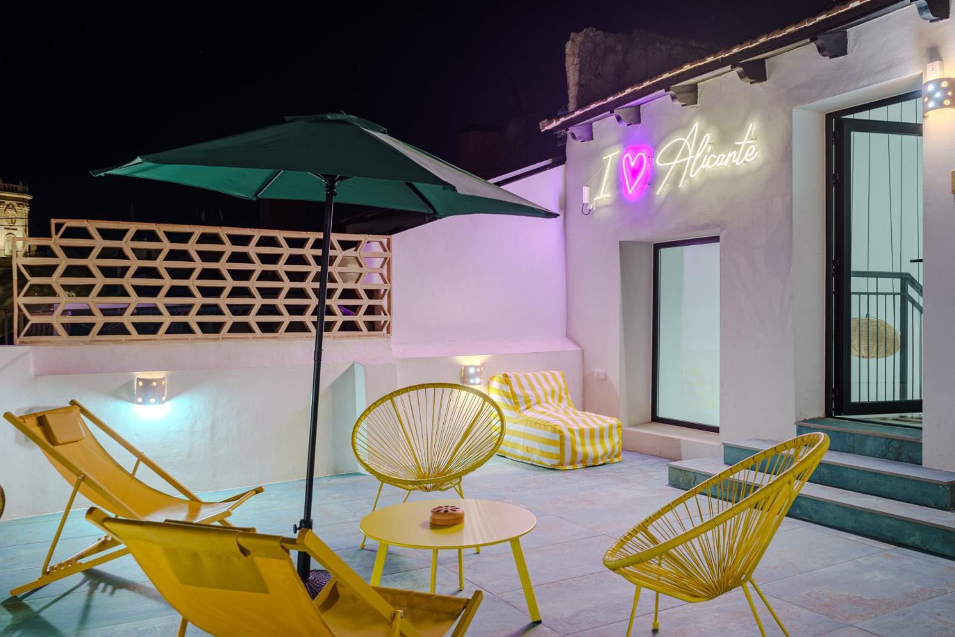 Refined And Practical Studio In Historic Center Of Alicante Luaran gambar