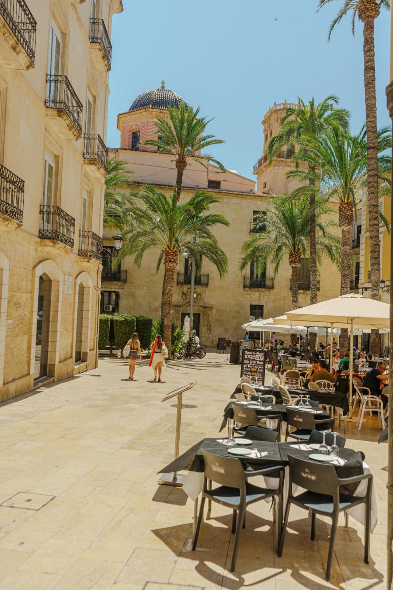 Refined And Practical Studio In Historic Center Of Alicante Luaran gambar